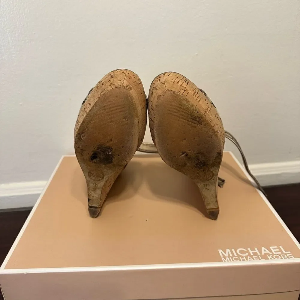 Michael Kors platform iconic lightweight gold cork wedge sandal size 7 - Picture 9 of 10